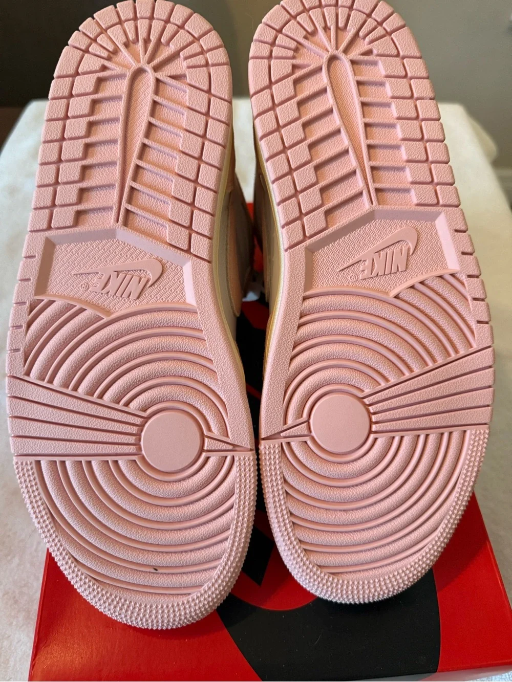Nike Air Jordan 1 High Pink and White Suede/Leather Retro OG size 9.5 New NWT